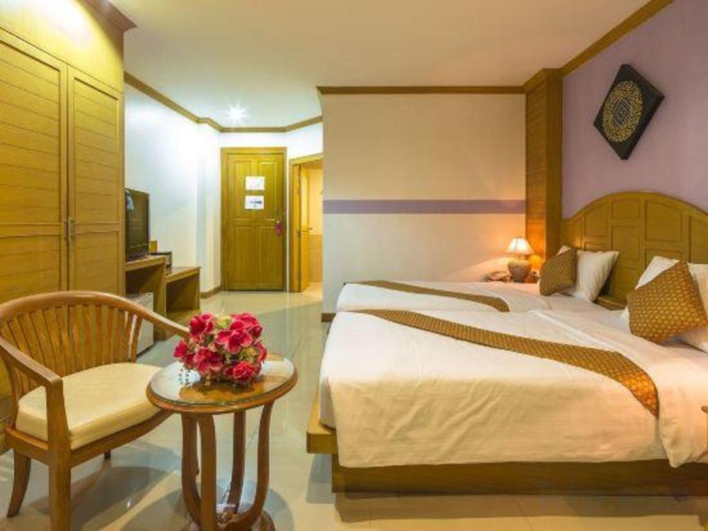 Azure Phuket Hotel Patong Buitenkant foto