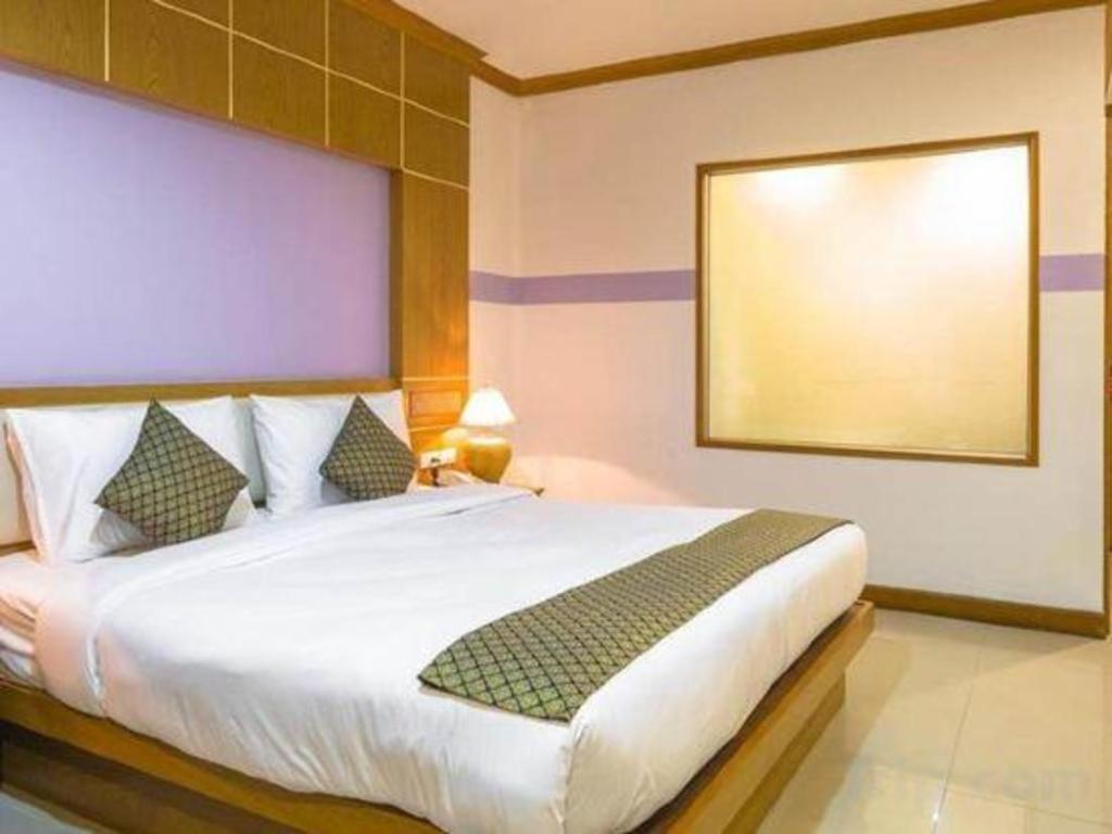 Azure Phuket Hotel Patong Buitenkant foto
