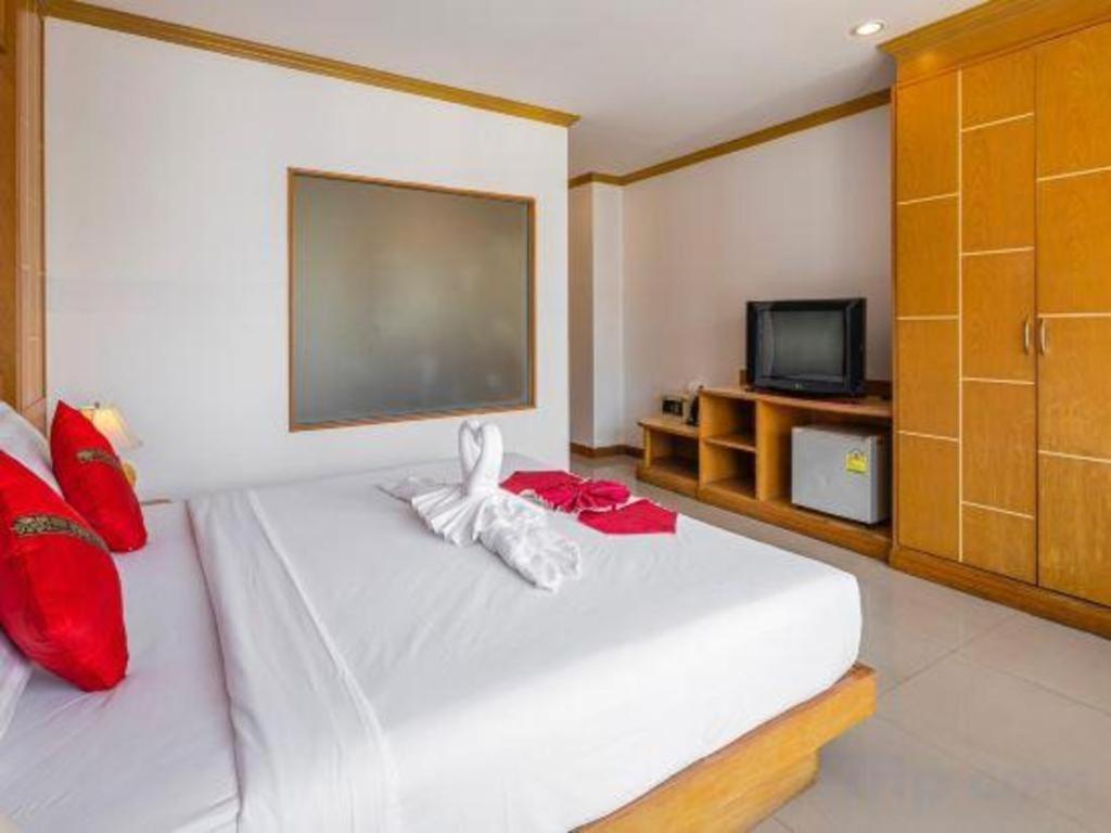 Azure Phuket Hotel Patong Buitenkant foto