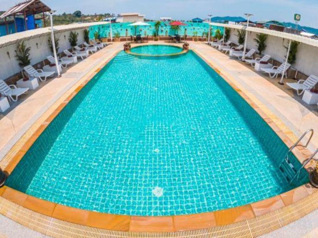 Azure Phuket Hotel Patong Buitenkant foto