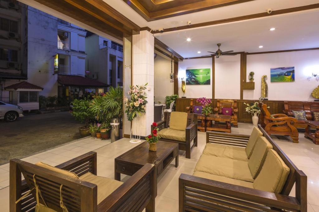 Azure Phuket Hotel Patong Buitenkant foto