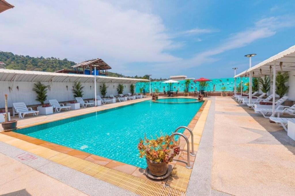 Azure Phuket Hotel Patong Buitenkant foto
