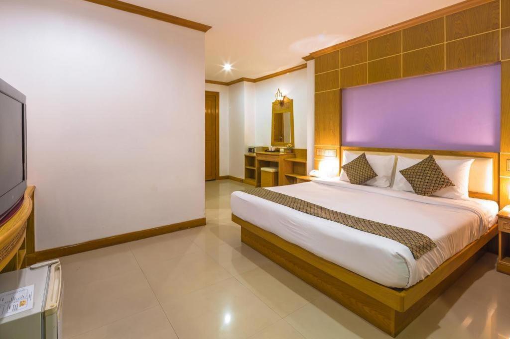 Azure Phuket Hotel Patong Buitenkant foto