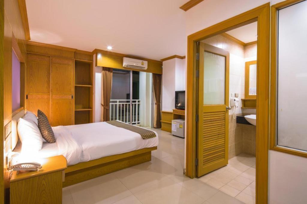Azure Phuket Hotel Patong Buitenkant foto