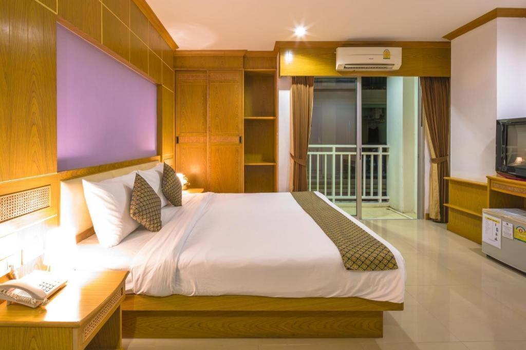 Azure Phuket Hotel Patong Buitenkant foto