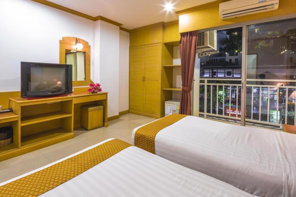 Azure Phuket Hotel Patong Buitenkant foto