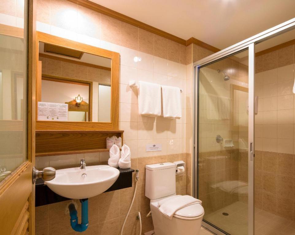 Azure Phuket Hotel Patong Buitenkant foto
