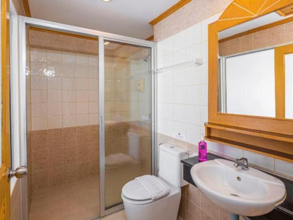 Azure Phuket Hotel Patong Buitenkant foto