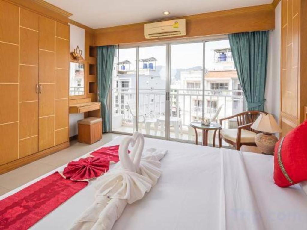 Azure Phuket Hotel Patong Buitenkant foto